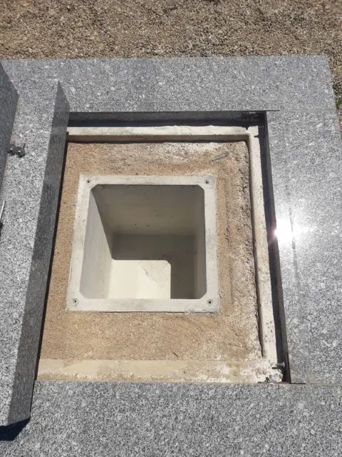 cave urnes dessous monument